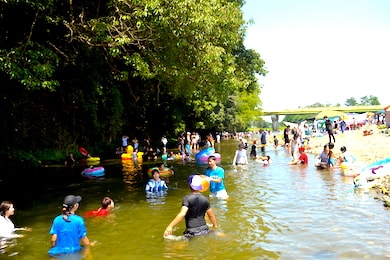 秋川橋河川公園